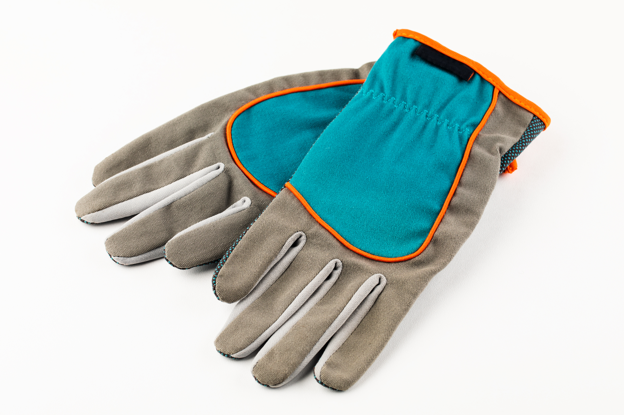 Zaščitne rokavice in barvanje lesa