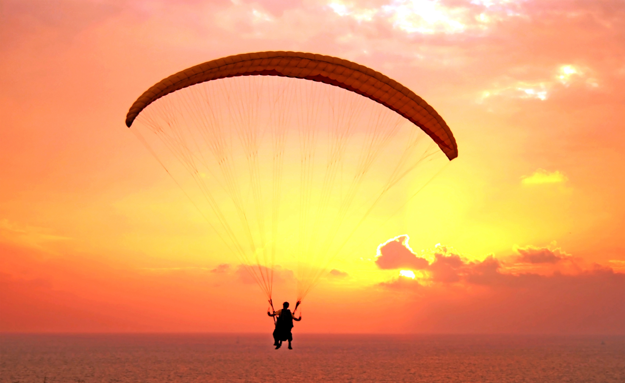 Tandem paragliding me je popeljal v svet svobode.