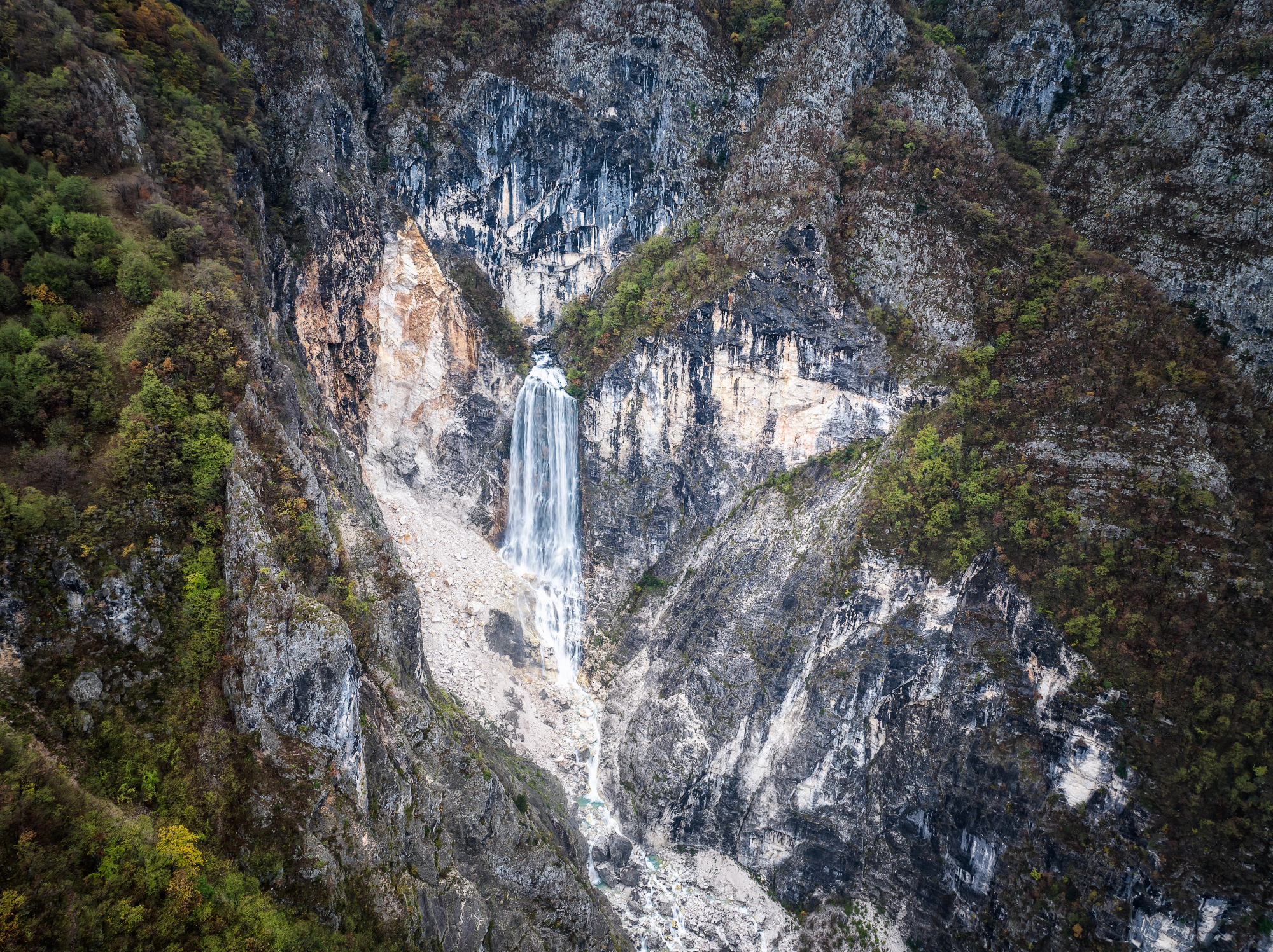 Najvišji slap Boka v Sloveniji in eden najbolj vodnatih slapov pri nas